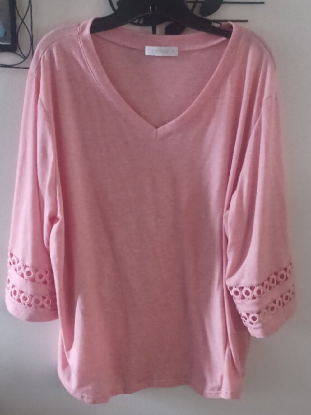 PLUS Wellsize Peachy V Neck Large Eyelet 3/4 Sleeve Long Top Stretchy 2XL